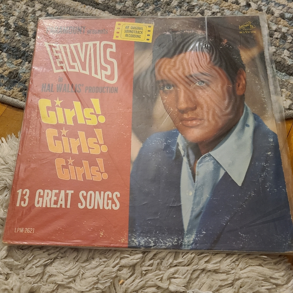 Paramount Pictures Elvis in Girls, Girls, Girls vintage vinyl record. GUC